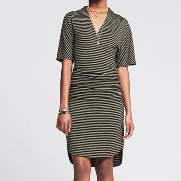 Banana Republic faux-wrap dress - Picture 2 of 8